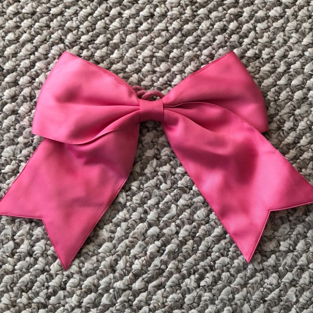 pink cheer bow ! 🎀